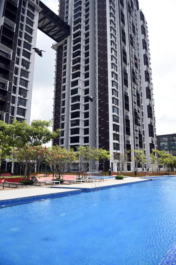 Mines Astetica Lake View Condo Seri Kembangan V1 Luaran gambar